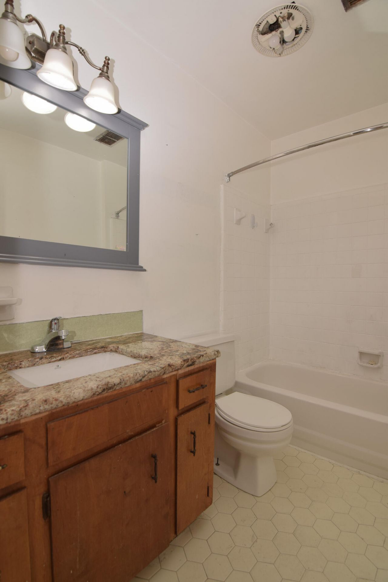 114 Ashwood Drive Photo 4