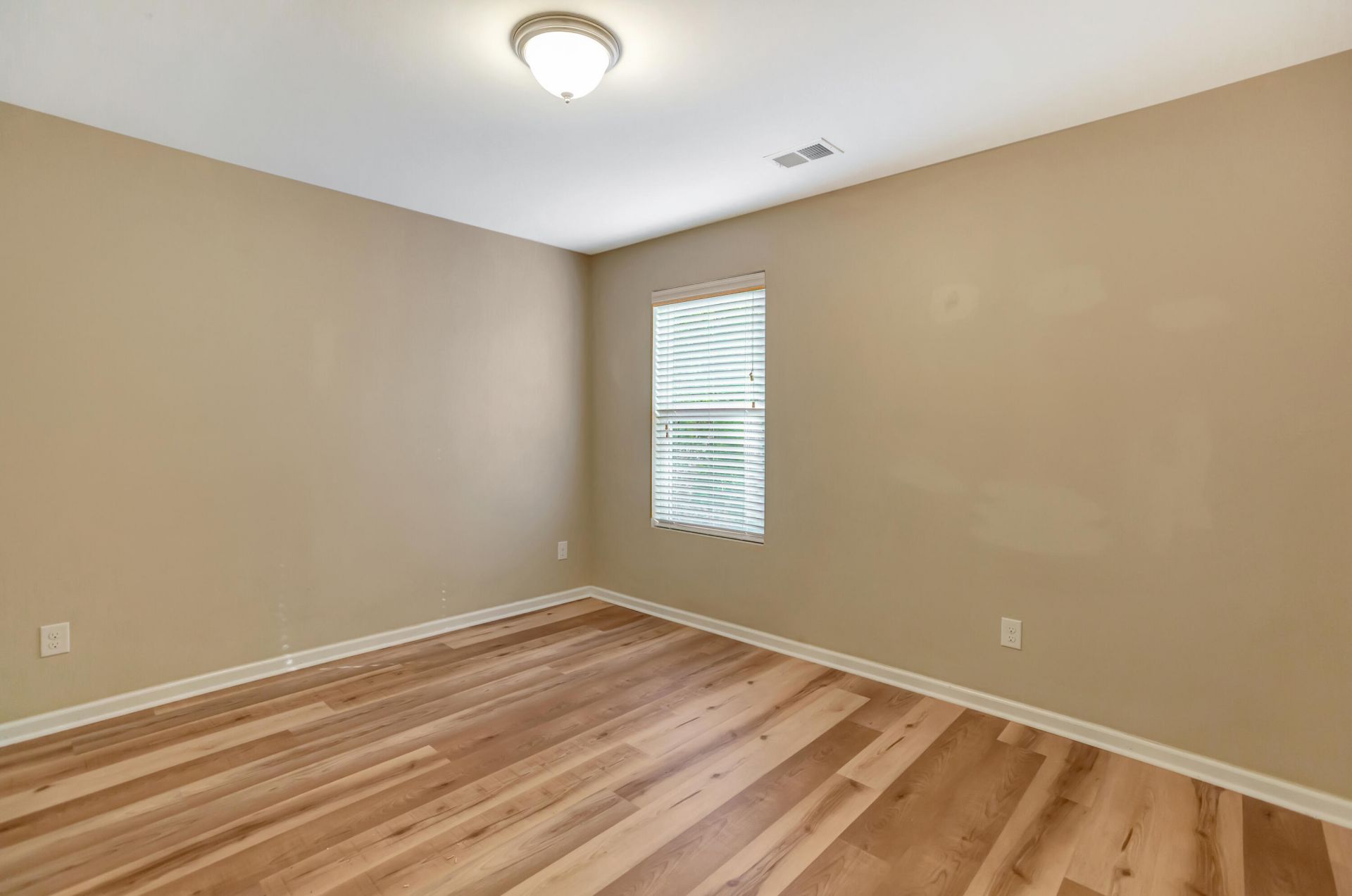 1313 Merchant Court Photo 21