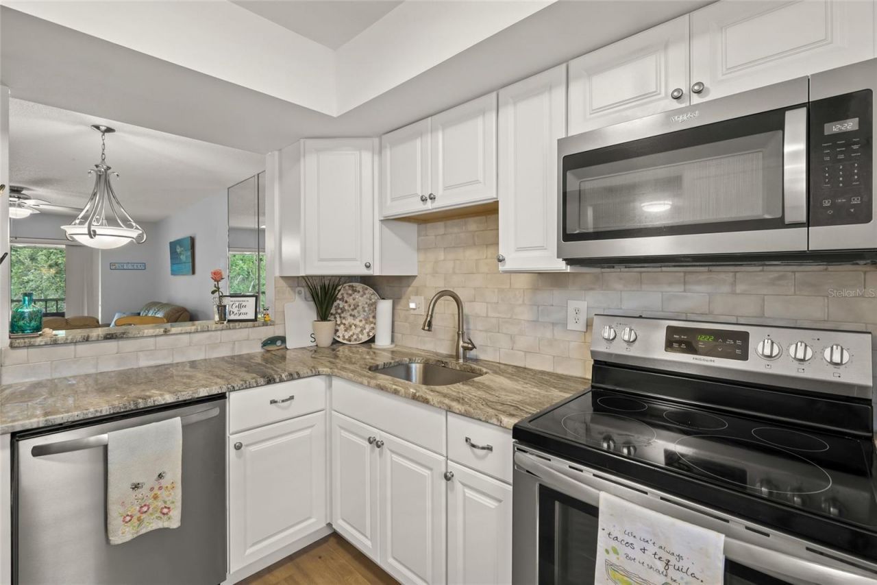 1310 Glen Oaks Drive E, Unit 391E, Sarasota, FL 34232 Photo