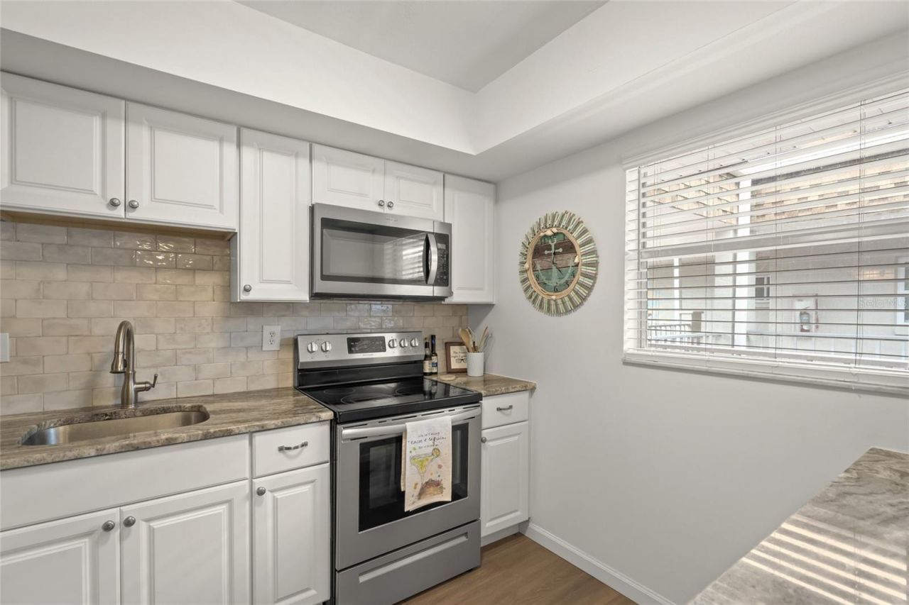 1310 Glen Oaks Drive E, Unit 391E, Sarasota, FL 34232 Photo