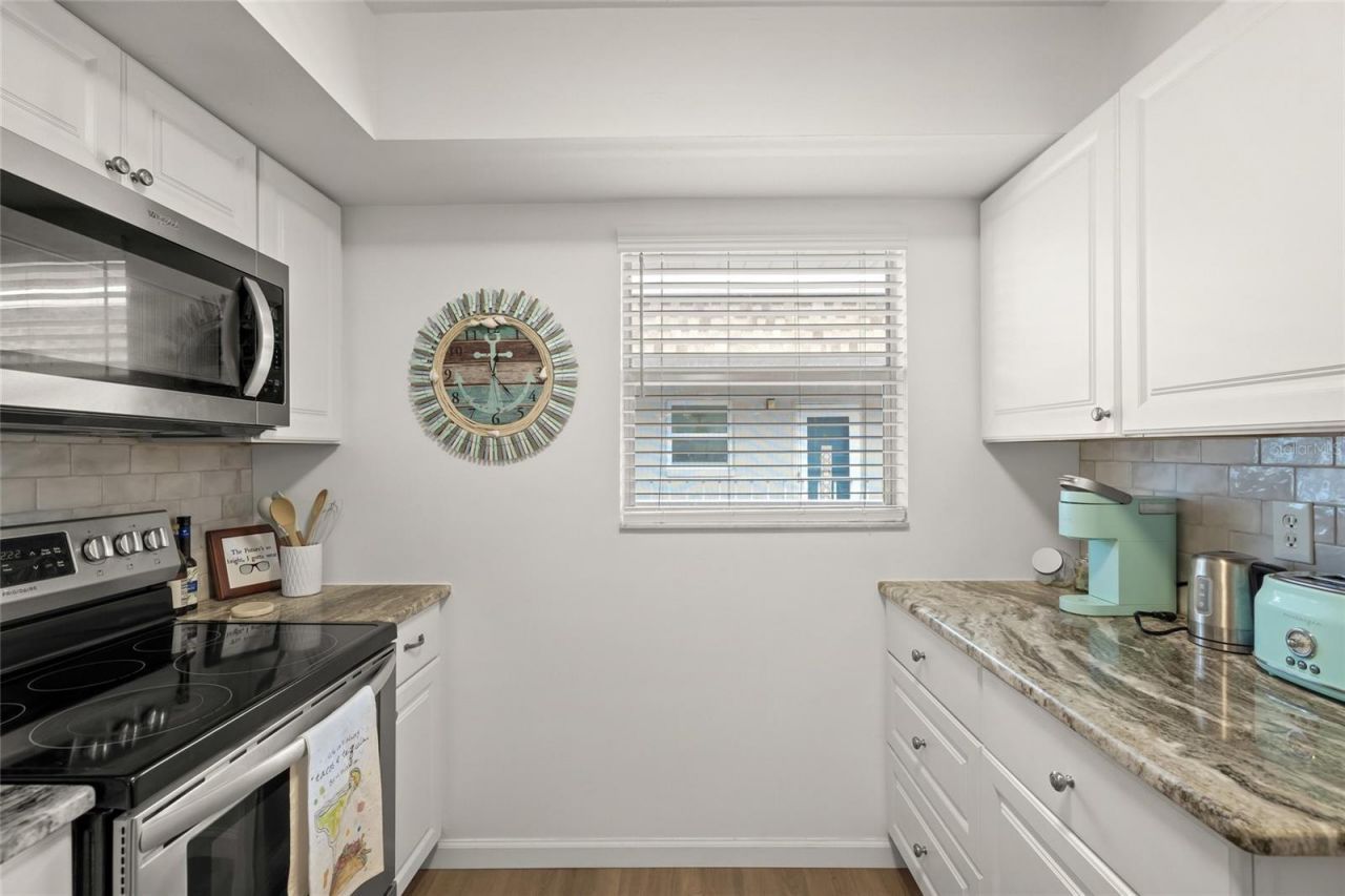 1310 Glen Oaks Drive E, Unit 391E, Sarasota, FL 34232 Photo