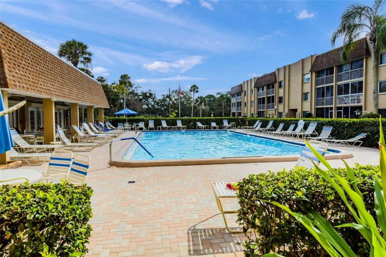 1310 Glen Oaks Drive E, Unit 391E, Sarasota, FL 34232 Photo