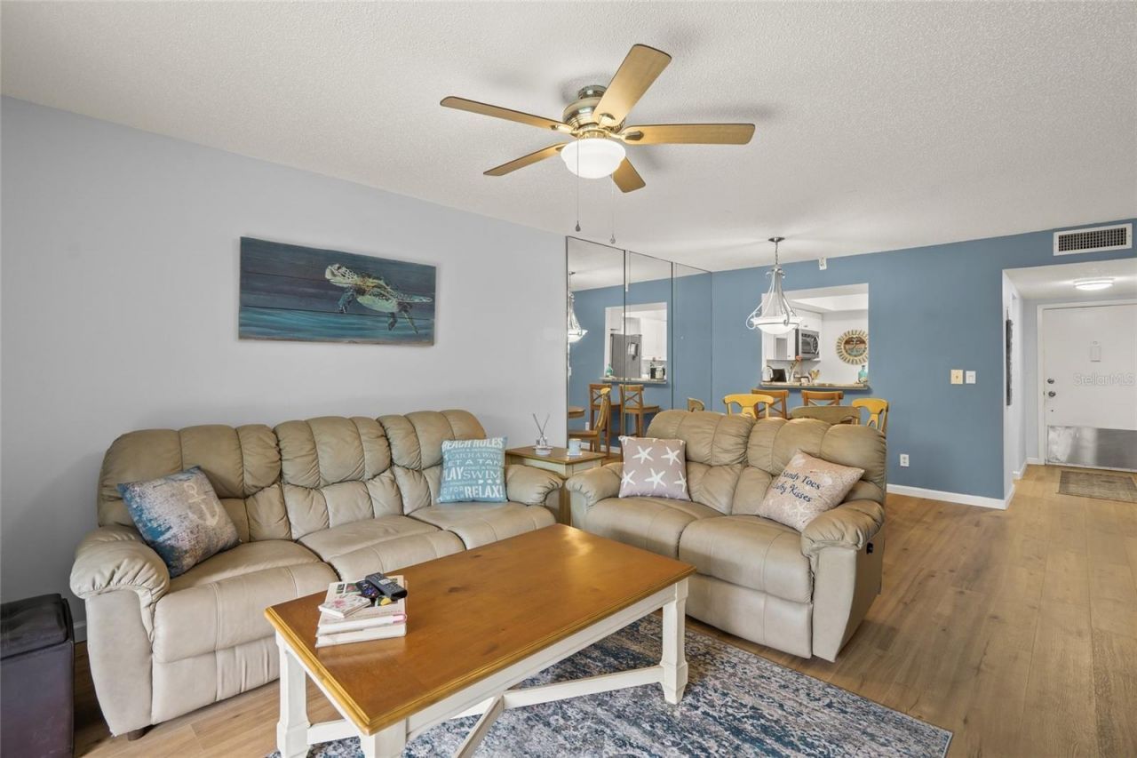 1310 Glen Oaks Drive E, Unit 391E, Sarasota, FL 34232 Photo