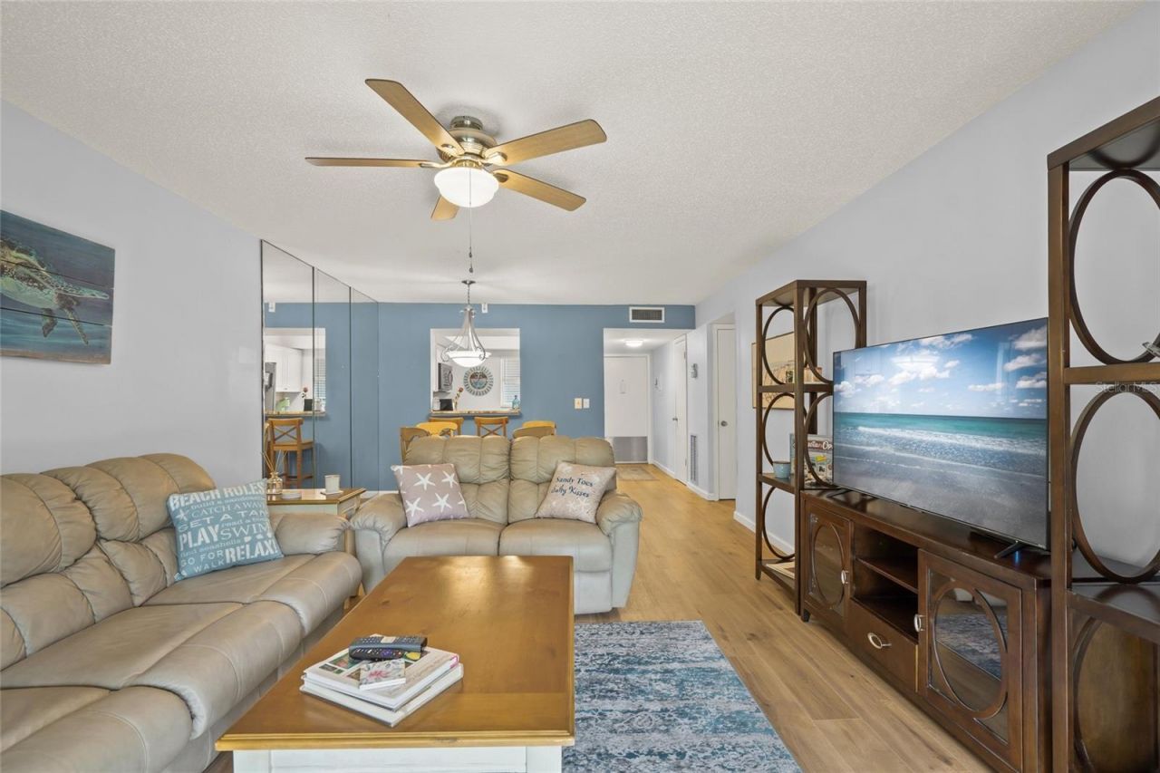 1310 Glen Oaks Drive E, Unit 391E, Sarasota, FL 34232 Photo