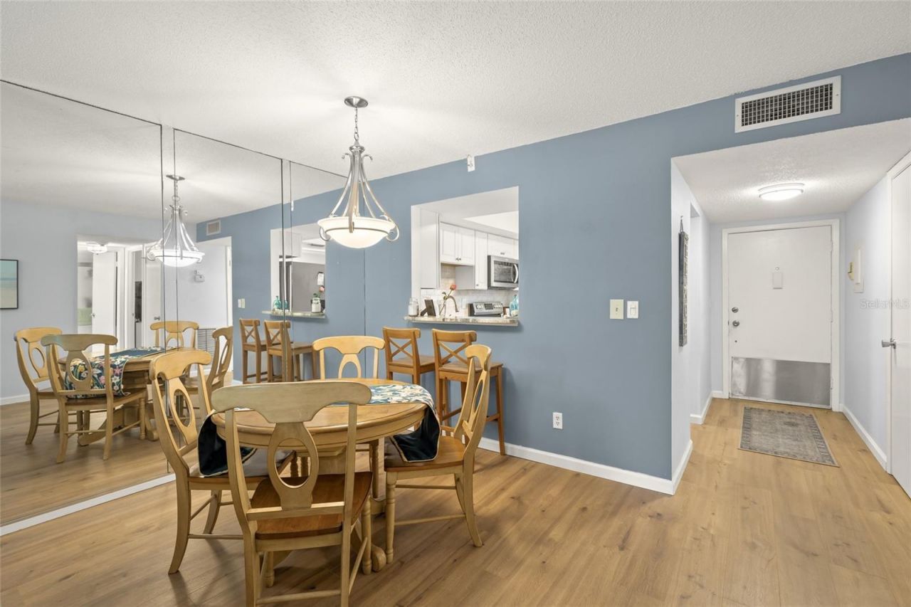1310 Glen Oaks Drive E, Unit 391E, Sarasota, FL 34232 Photo