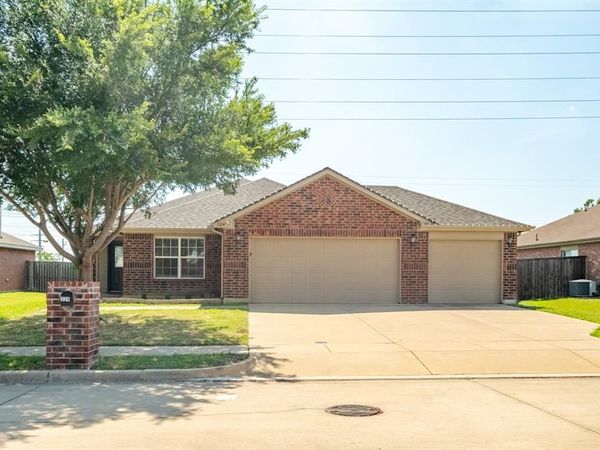 324 Broken Bow Drive, Krum, TX 76249