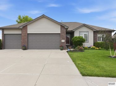 15450 Briar Street, Omaha, NE 68138