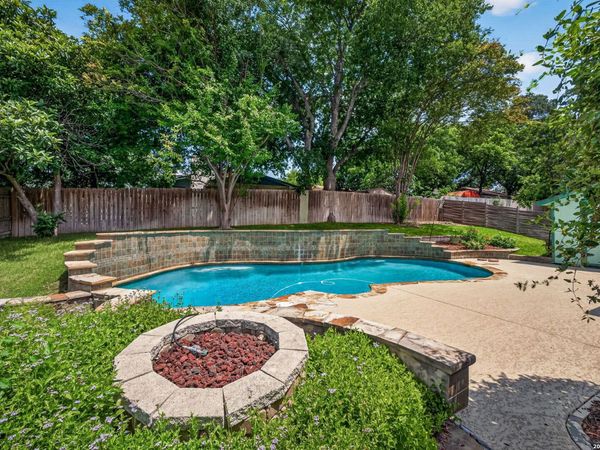8005 HARPER VALLEY ST, Live Oak, TX 78233