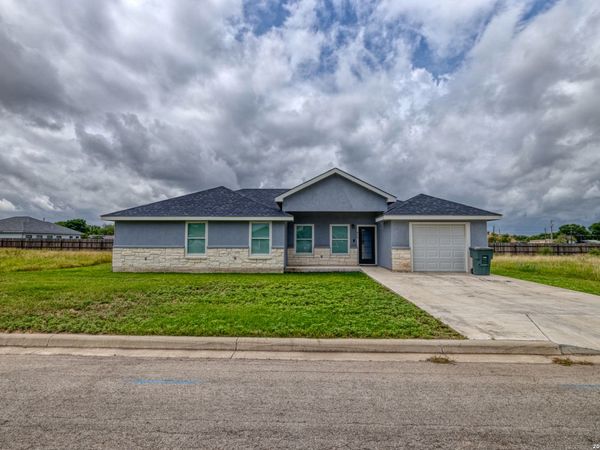 412 Guajillo, Uvalde, TX 78801