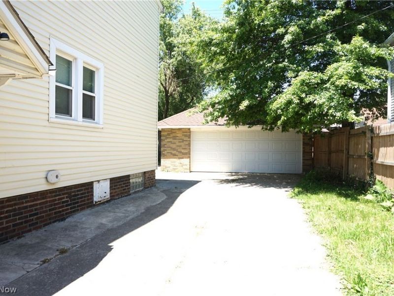19715 Cherokee Avenue, Cleveland, OH 44119 Photo 2