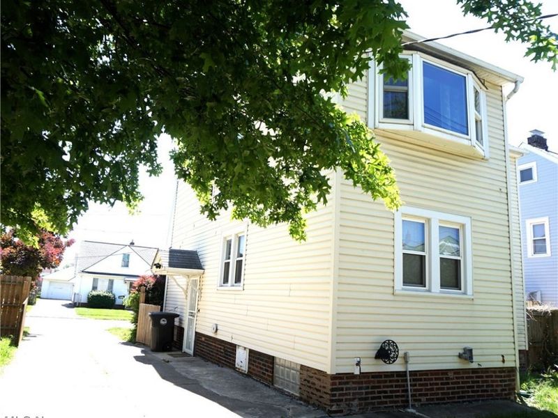 19715 Cherokee Avenue, Cleveland, OH 44119 Photo 3