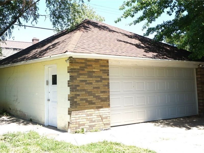 19715 Cherokee Avenue, Cleveland, OH 44119 Photo 4