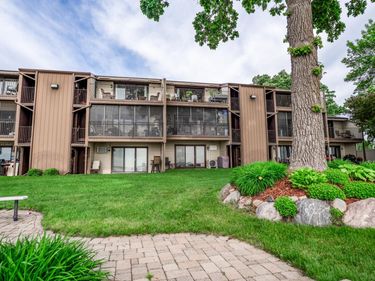 151 Lake Avenue N, Unit 102, Spicer, MN 56288
