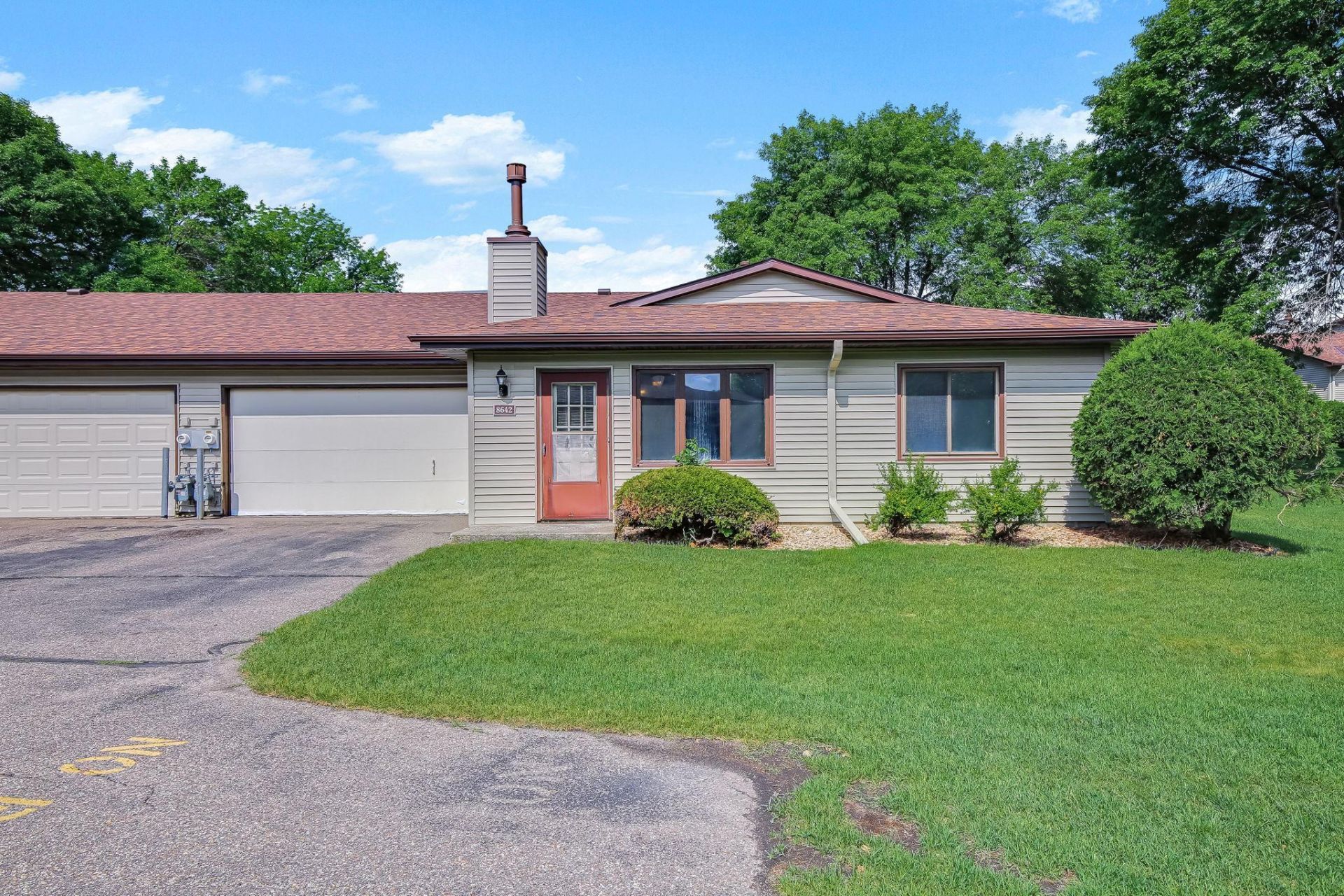 8642 S Maplebrook Circle , Brooklyn Park, MN 55445