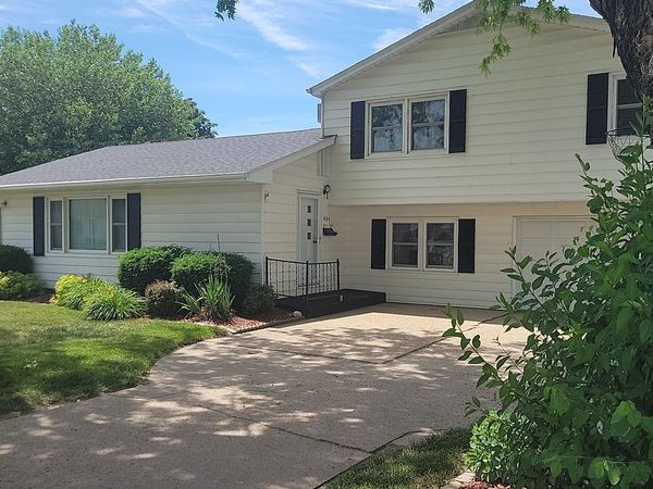604 N 4th Street , Clinton, IA 52732