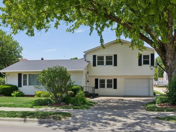 604 N 4th Street, Clinton, IA 52732