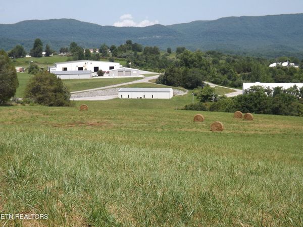 000 FORGE RIDGE Rd, Harrogate, TN 37752