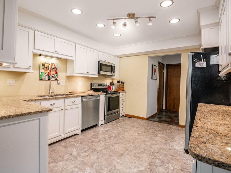 4573 Arlingate Drive W, Columbus, OH 43220 Photo 11