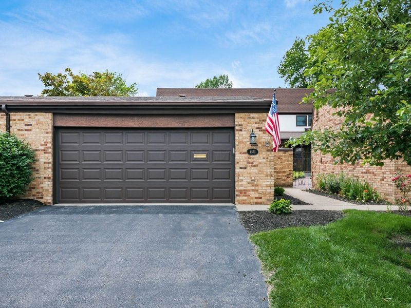 4573 Arlingate Drive W, Columbus, OH 43220 Photo 2