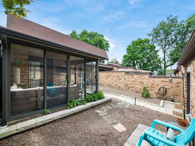 4573 Arlingate Drive W, Columbus, OH 43220 Photo 6