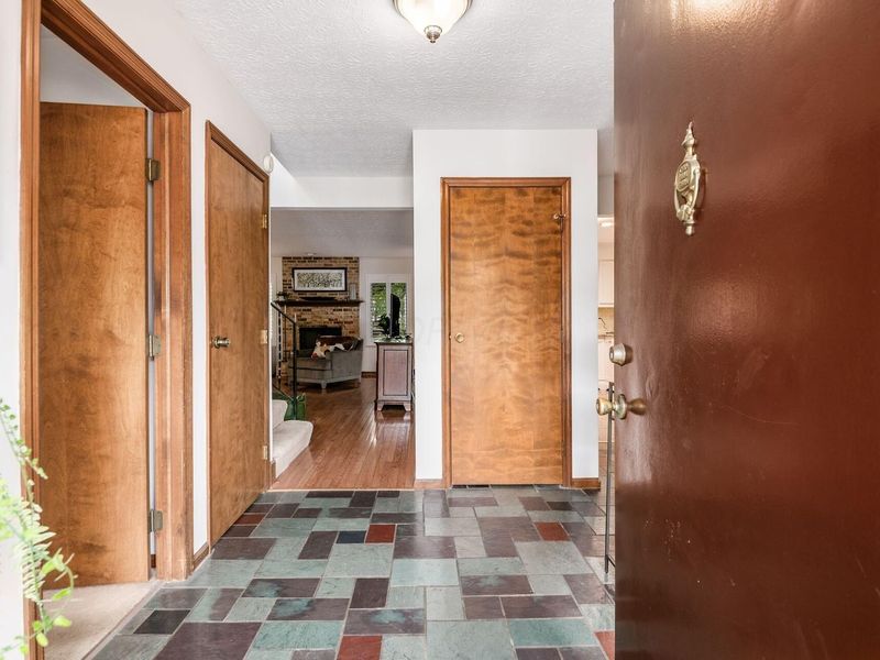 4573 Arlingate Drive W, Columbus, OH 43220 Photo 7