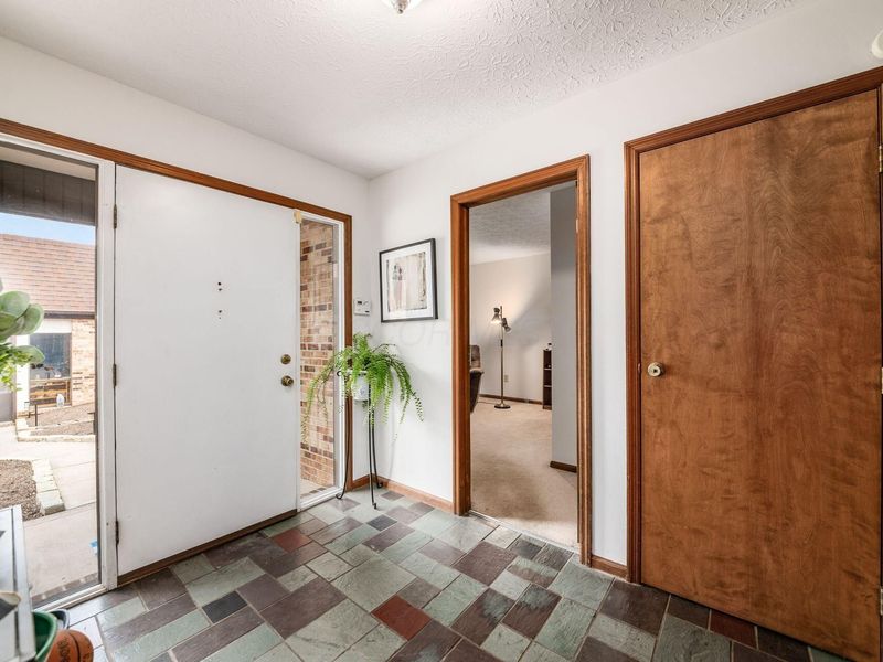 4573 Arlingate Drive W, Columbus, OH 43220 Photo 8