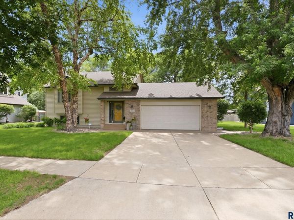 3021 Ralph Rogers Rd Rd, Sioux Falls, SD 57108
