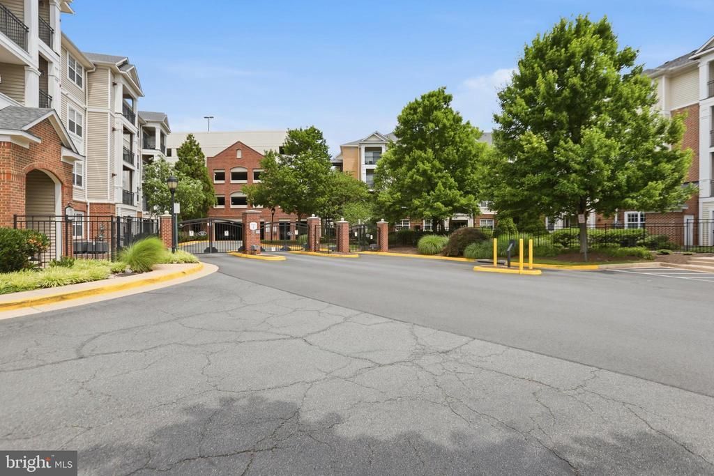 12913 Centre Park Circle, Unit 405, Herndon, VA 20171 Main Photo