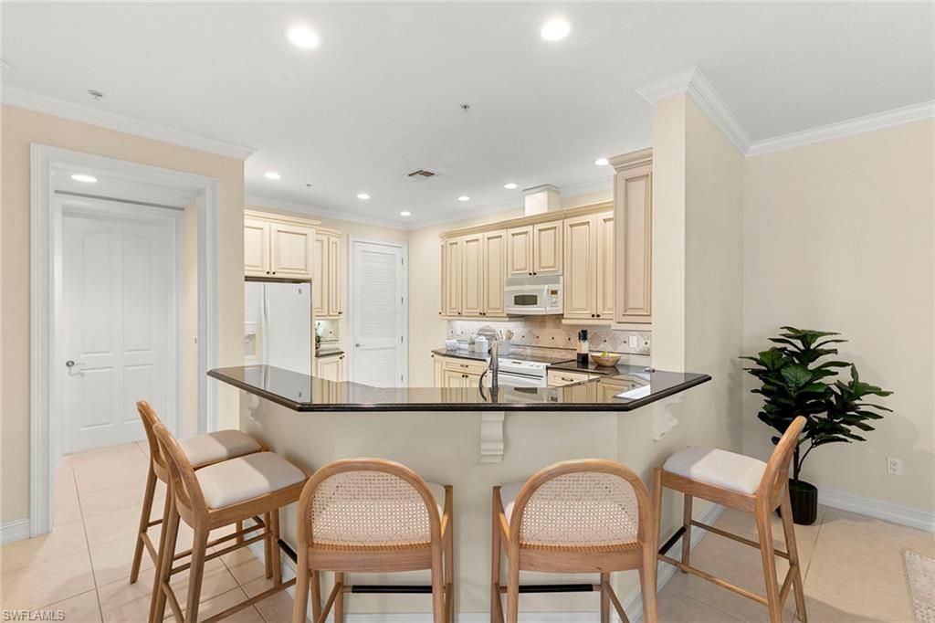 600 5th Ave S, Unit A-211, Naples, FL 34102 Photo
