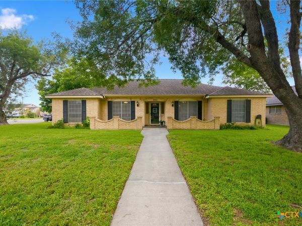 202 Nottingham Drive, Victoria, TX 77904