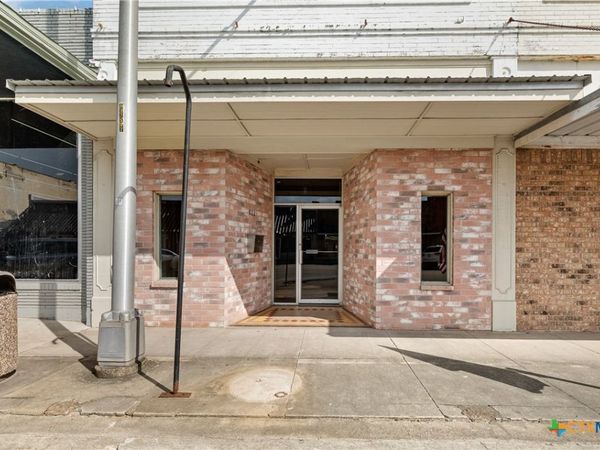 111 E Main Street , Edna, TX 77957
