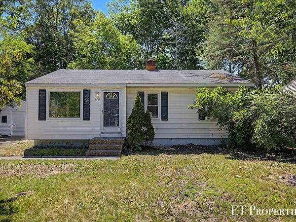 3739 Grape Avenue NE, Grand Rapids, MI 49525