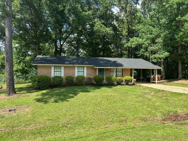 2731 Yorkville E, Columbus, MS 39702