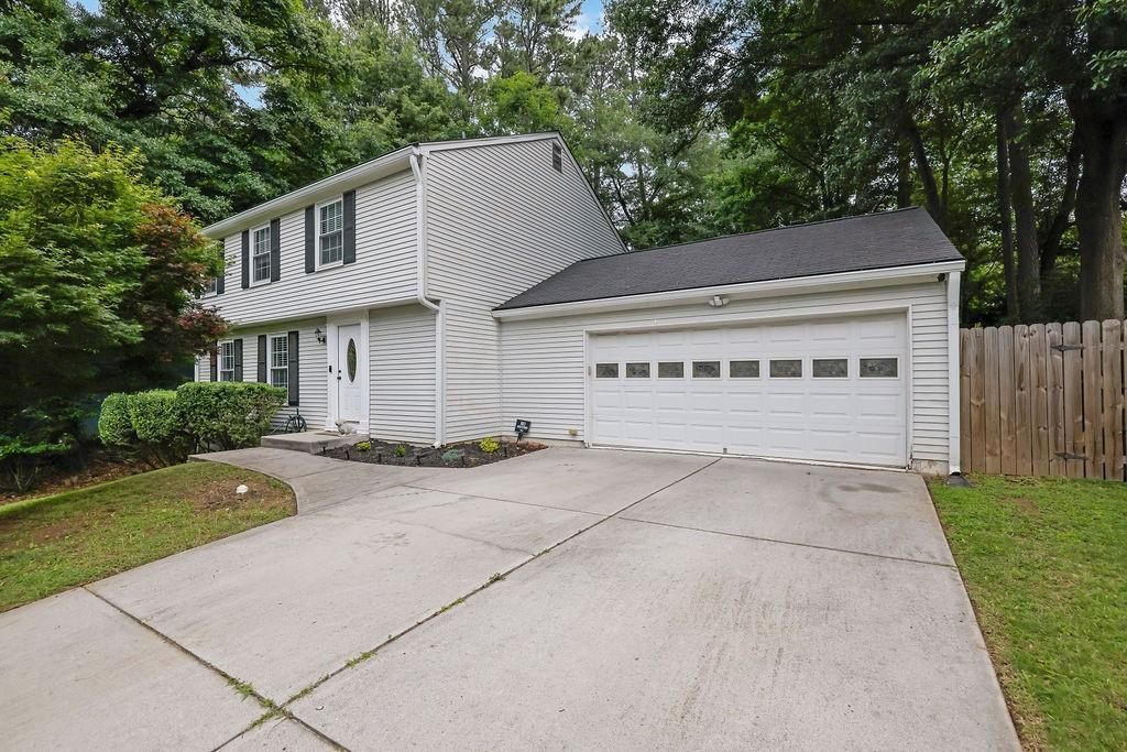 9665 N Pond Circle, Roswell, GA 30076 Main Photo