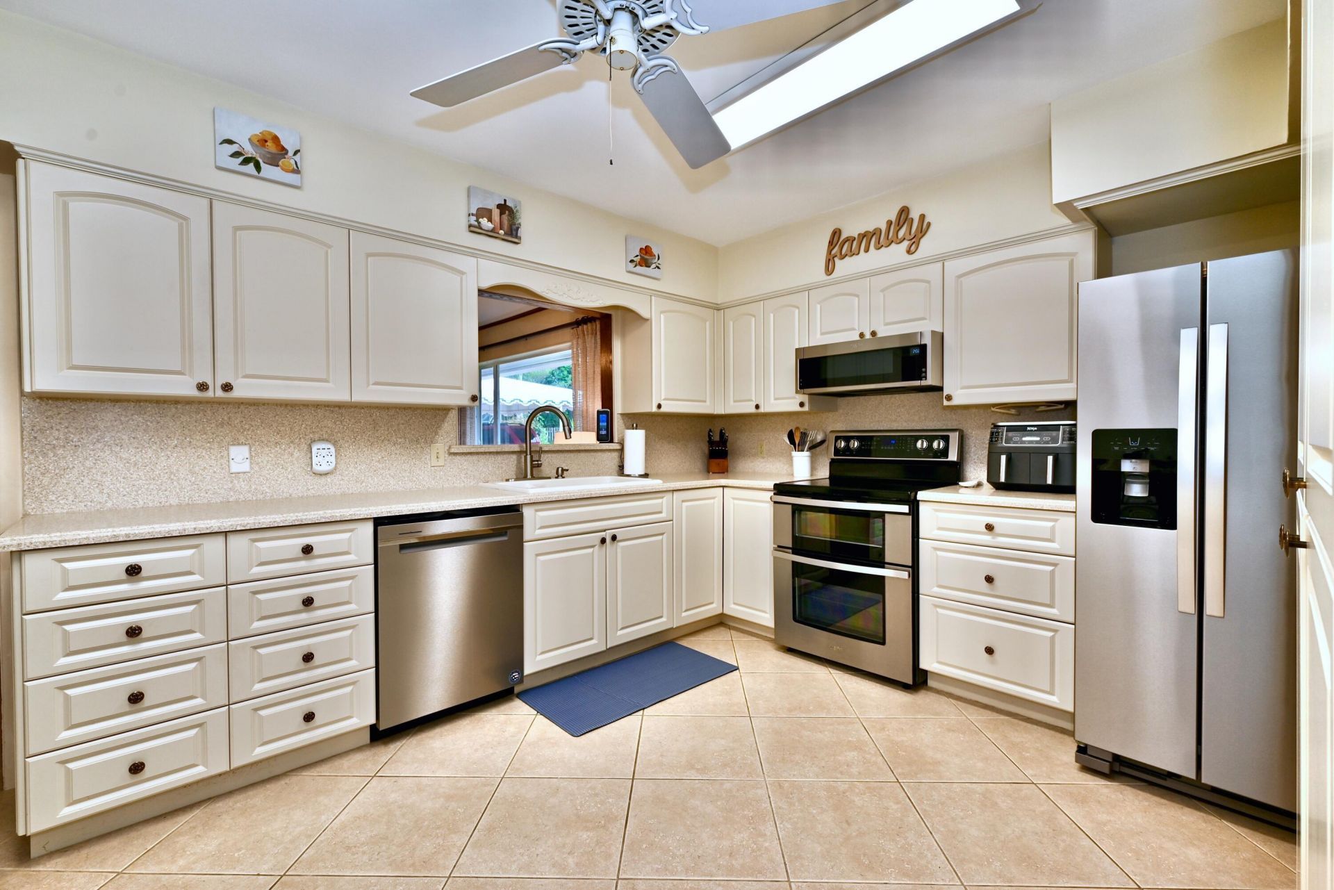 129 Alhambra Place, West Palm Beach, FL 33405 Photo