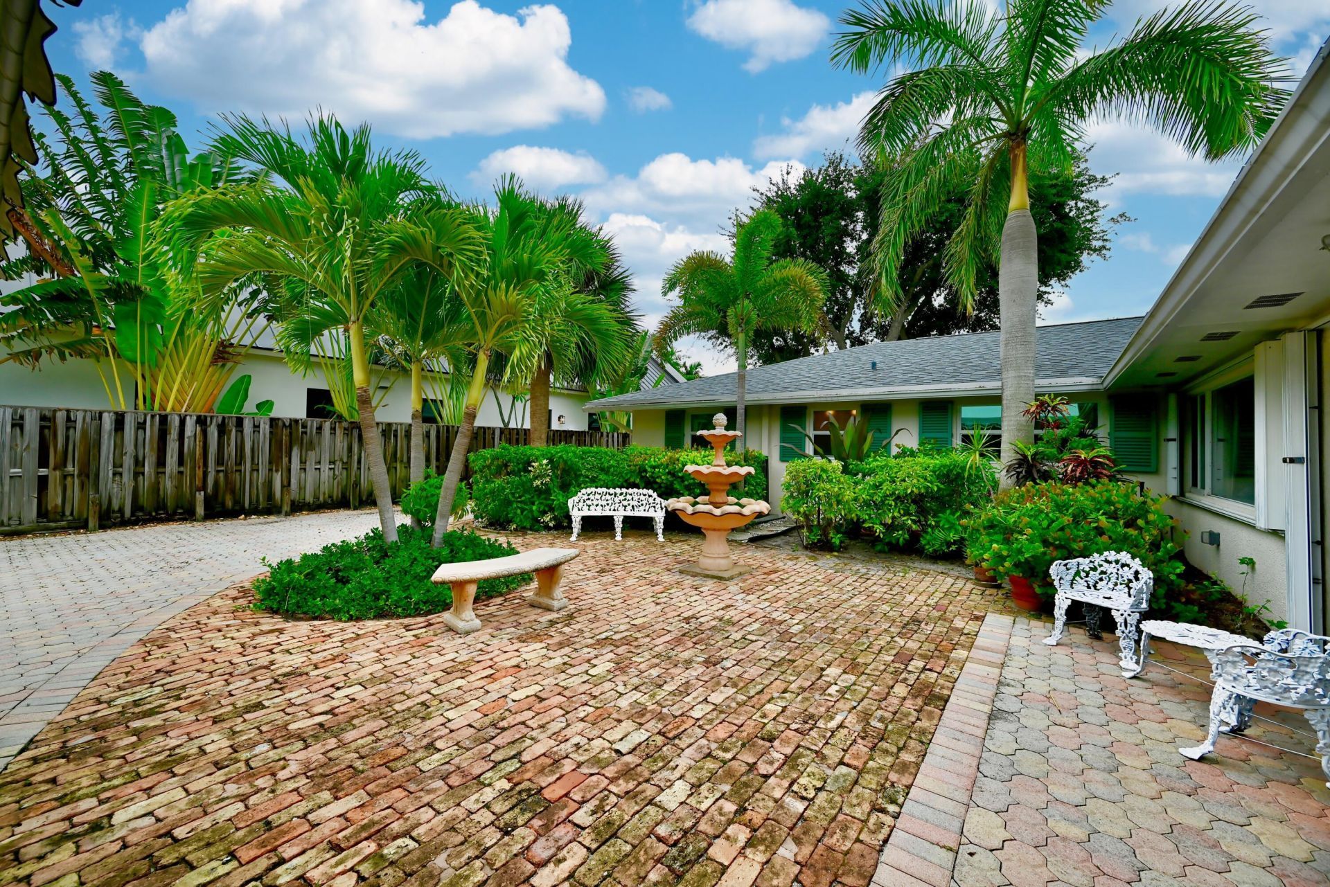 129 Alhambra Place, West Palm Beach, FL 33405 Photo