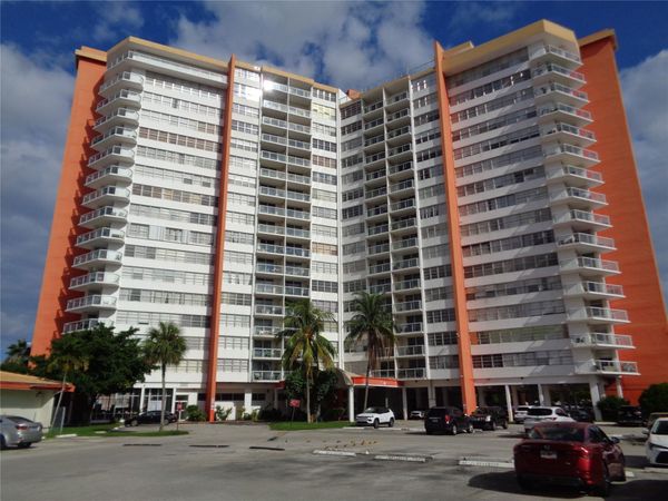 1301 NE Miami Gardens Drive, Unit 605w, Miami, FL 33179