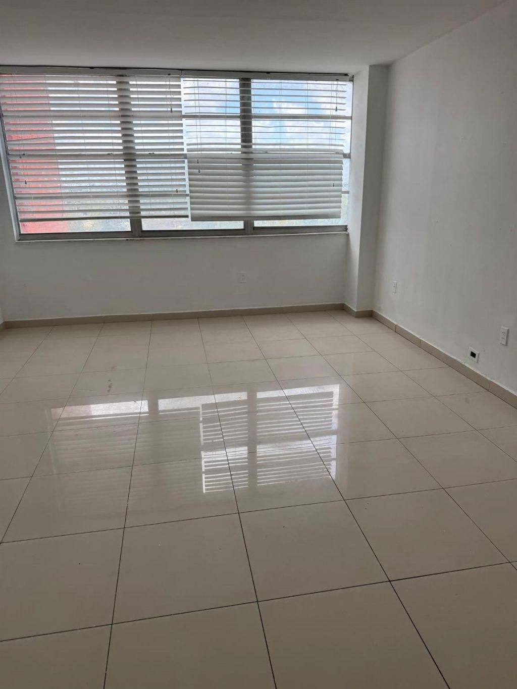 1301 NE Miami Gardens Drive, Unit 605w, Miami, FL 33179 Photo