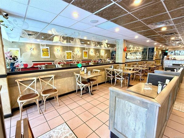 915 Fort St , Victoria, BC V8V 3K3