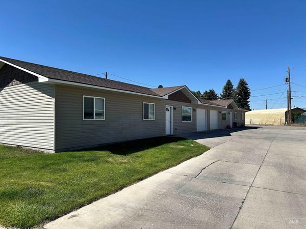 117 & 121 S 8th Street, Rupert, ID 83350