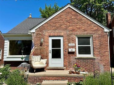 23110 Forest Street, Oak Park, MI 48237