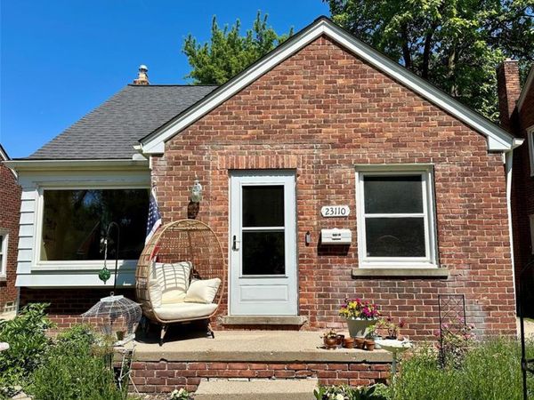 23110 Forest Street, Oak Park, MI 48237