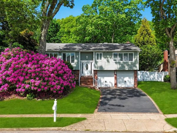 9 Quincy Lane , Smithtown, NY 11787