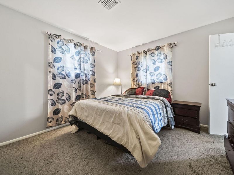 4034 E Mound Street , Columbus, OH 43227 Photo 16