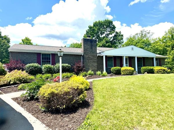 11 GREENTREE RD, Wheeling, WV 26003