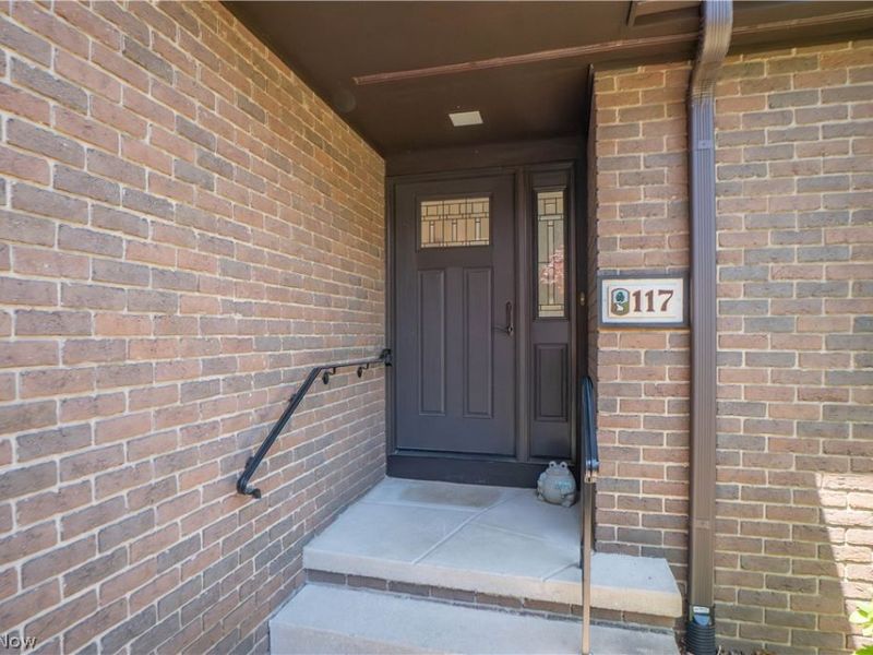 117 Brookview Drive SW, North Canton, OH 44709 Photo 3