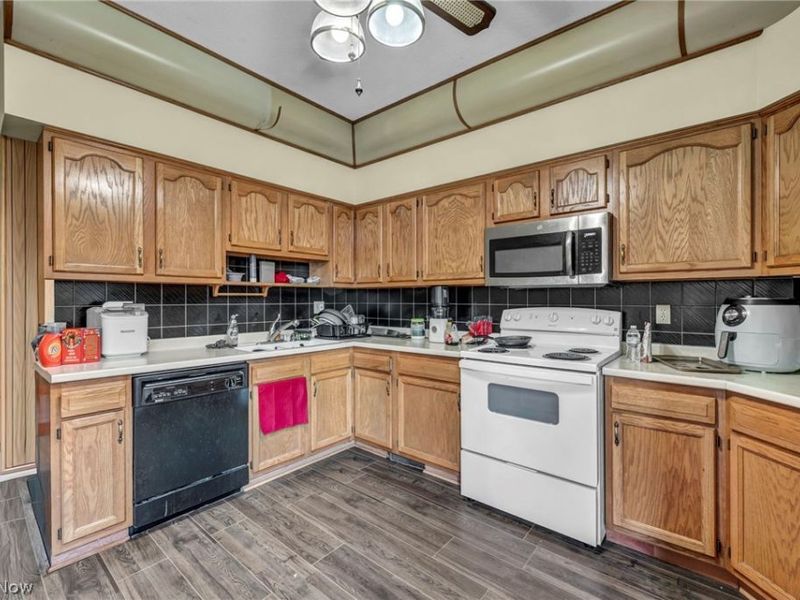 1202 Lawrence Road NE, Canton, OH 44705 Photo 4