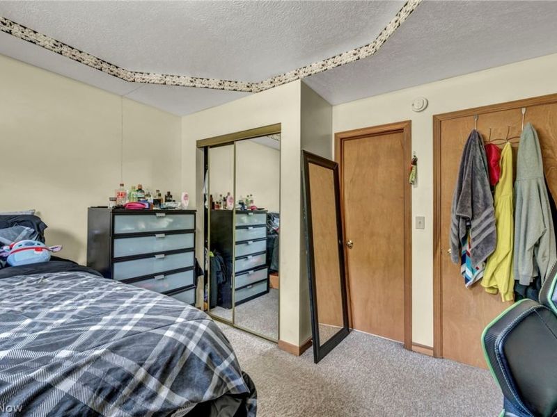 1202 Lawrence Road NE, Canton, OH 44705 Photo 5