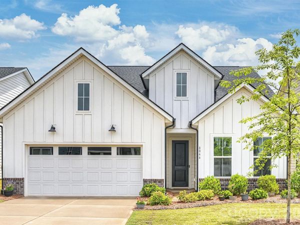 8044 Brookbank Drive, Charlotte, NC 28269