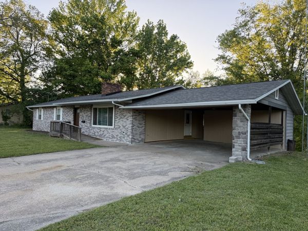 1612 Shomaker Drive , Murphysboro, IL 62966